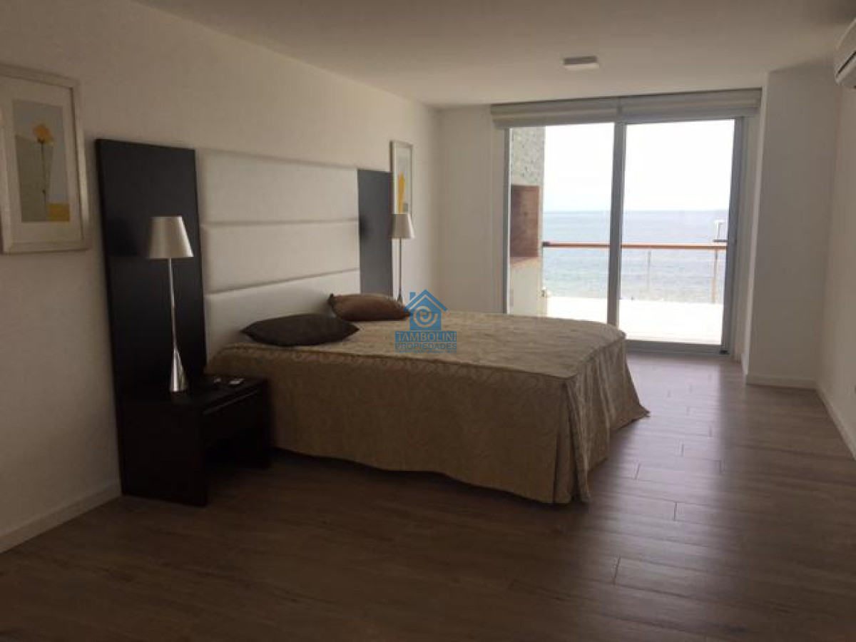 Apartamento ID.544 - Hermoso apartamento en venta 4 dormitorios. Frente al mar Punta del Este. 