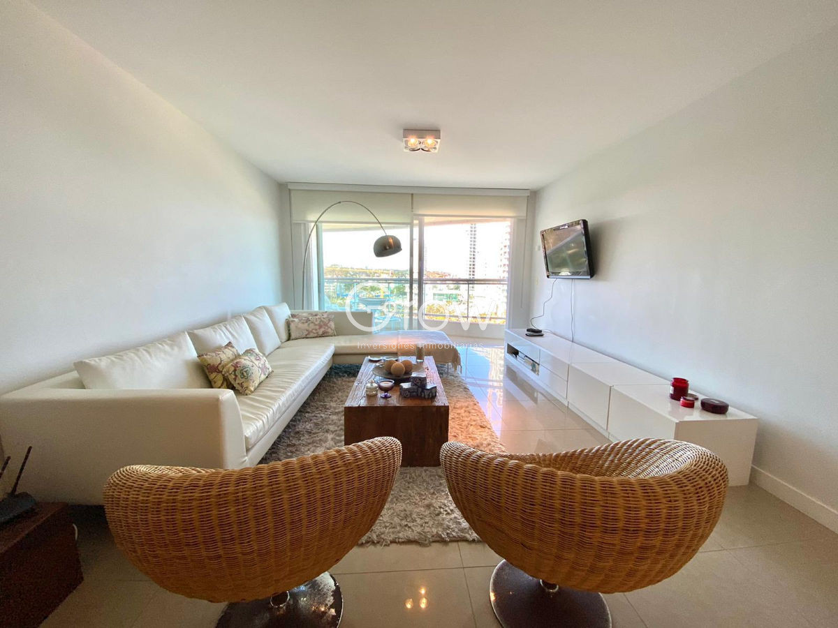 Apartamento ID.754 - Aquarela en venta 2 dormitorios dependencia de servicio. Punta del Este