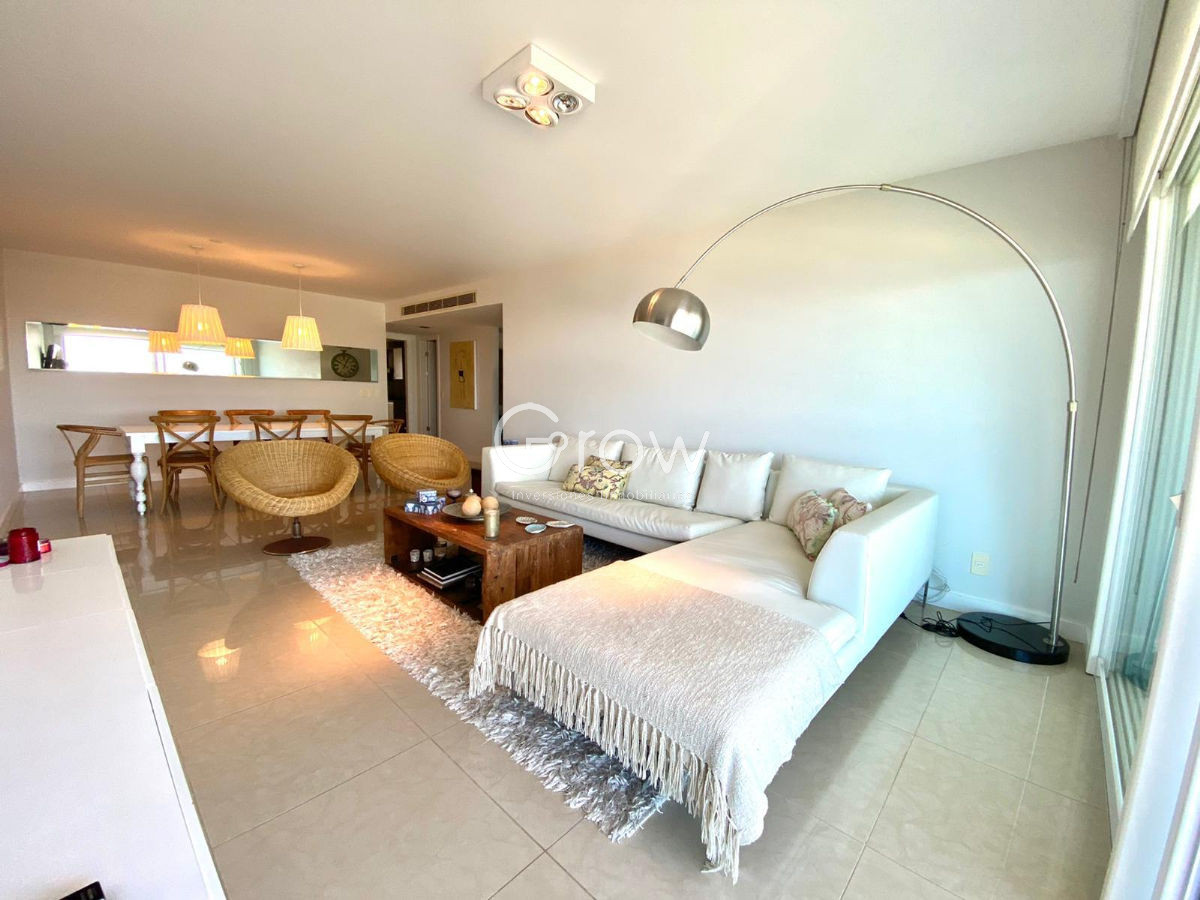 Apartamento ID.754 - Aquarela en venta 2 dormitorios dependencia de servicio. Punta del Este