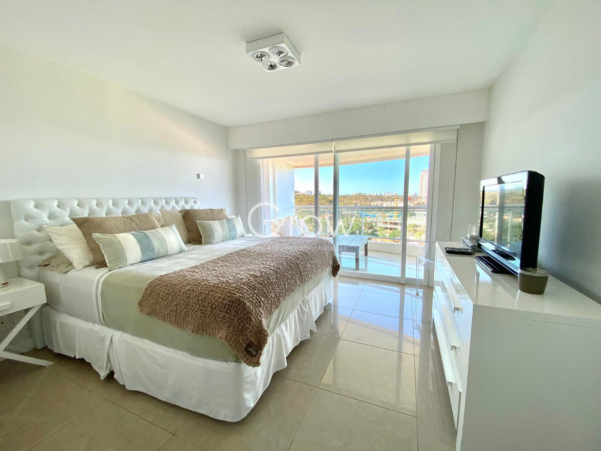 Apartamento ID.754 - Aquarela en venta 2 dormitorios dependencia de servicio. Punta del Este