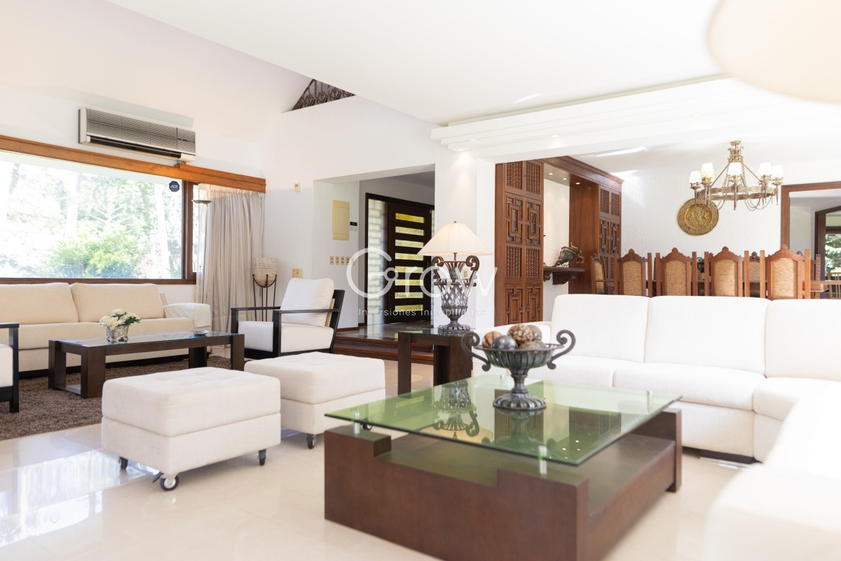 Casa ID.1170 - Casa en venta en paradas -mansa. 6 dormitorios. 852 metros edificados. 
