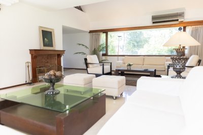 Casa en venta en paradas -mansa. 6 dormitorios. 852 metros edificados. 