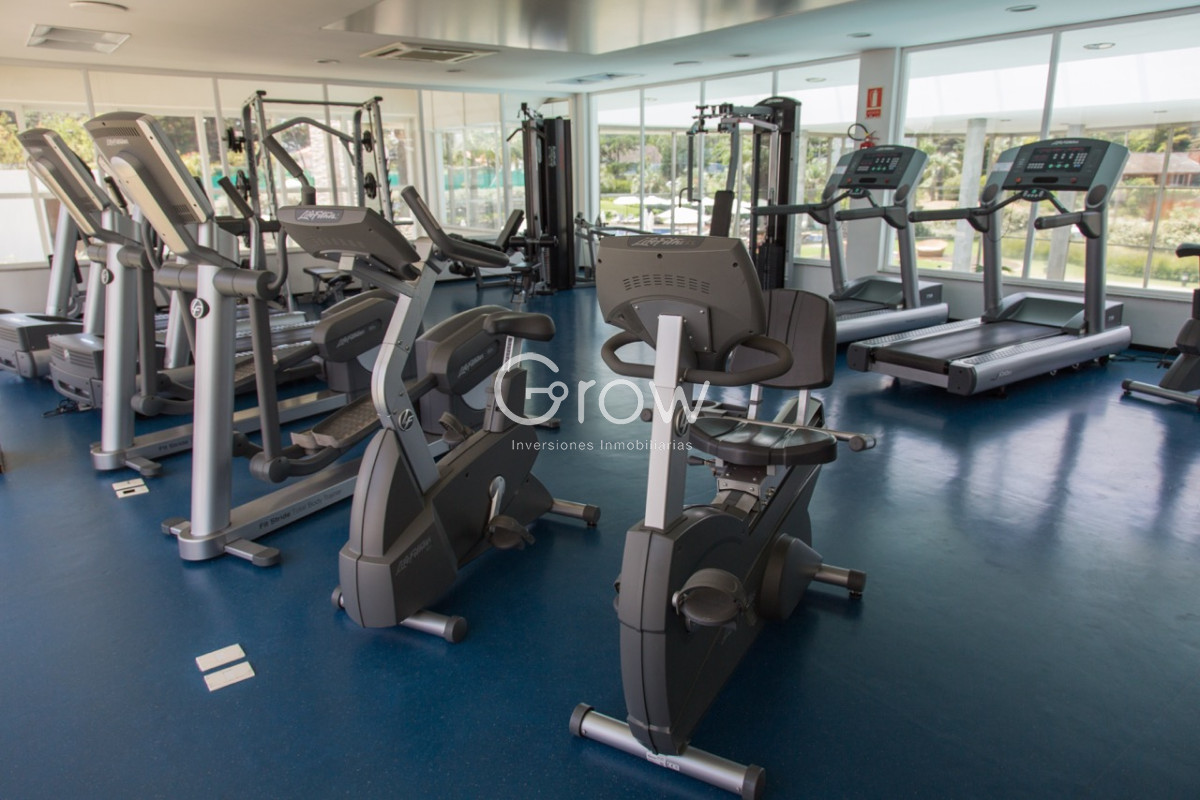 Apartamento ID.3885 - Aquarela Alquiler  de 2 dormitorios  y servicio. frente a Playa Mansa