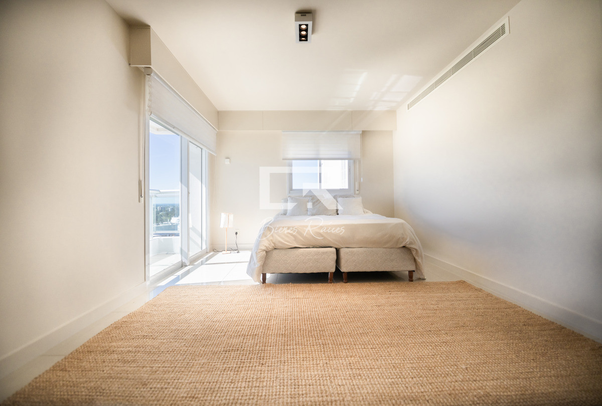 Apartamento ID.739 - Aquarela duplex  4 dormitorios en venta. Playa Mansa. Punta del Este