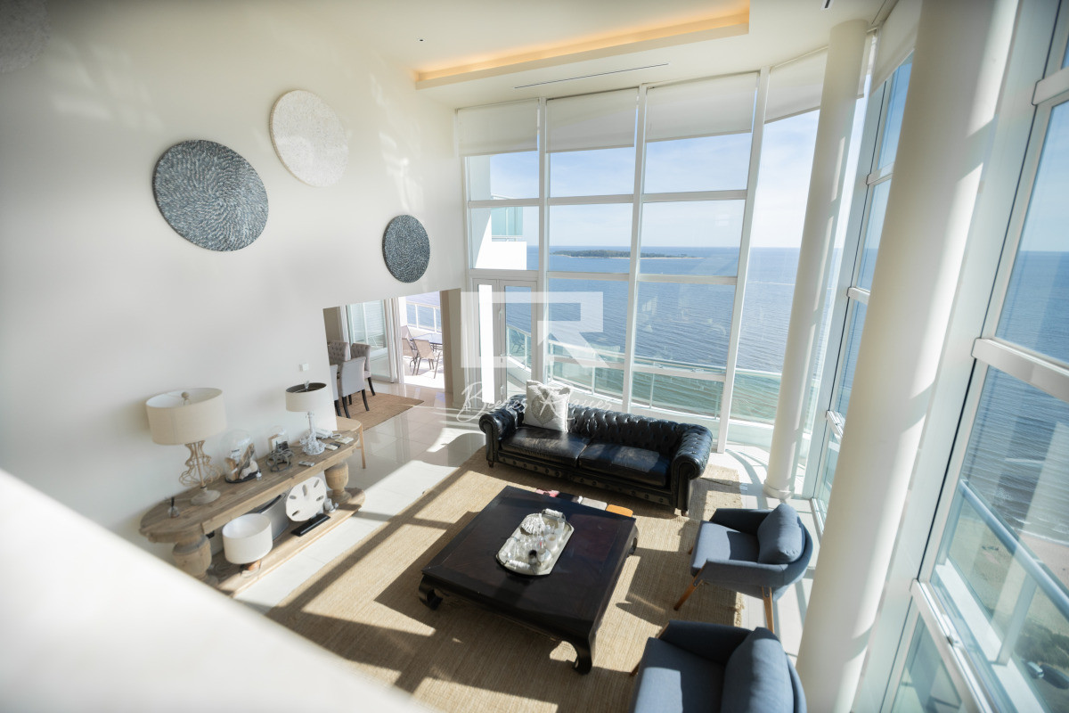 Apartamento ID.739 - Aquarela duplex  4 dormitorios en venta. Playa Mansa. Punta del Este
