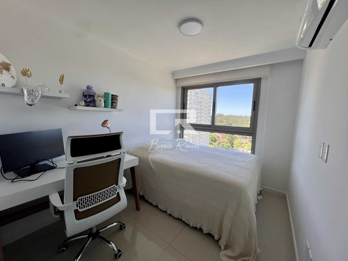 Apartamento ID.813 - Apartamento de 2 dormitorios con servicio de playa. Place Lafayette Playa mansa Punta del Este.