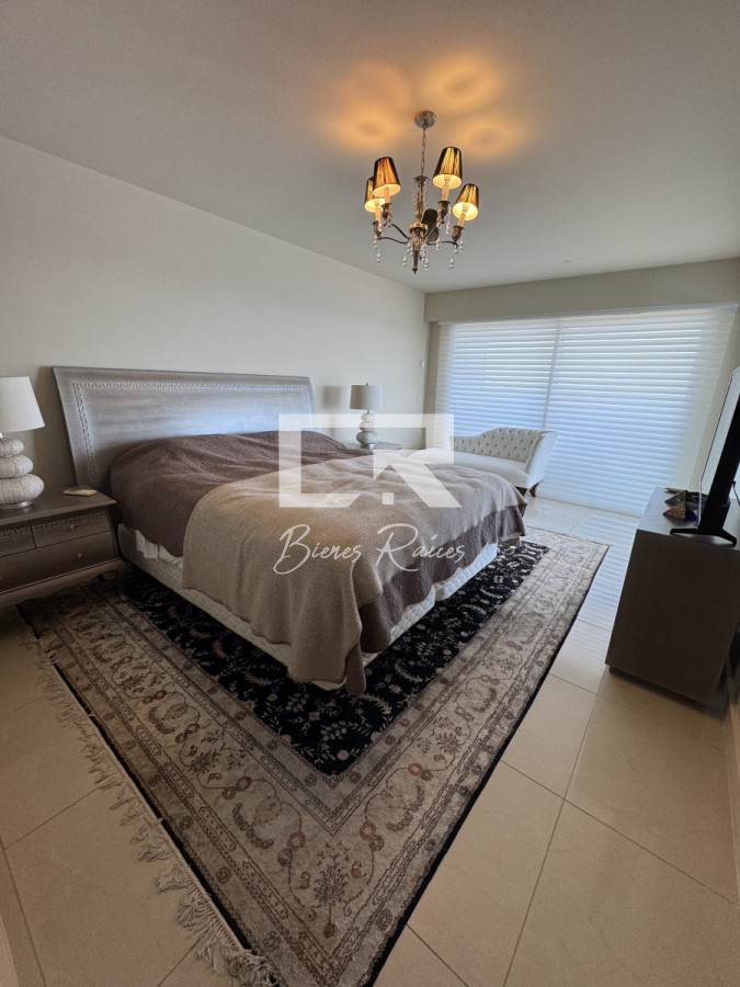 Apartamento ID.739 - Aquarela duplex  4 dormitorios en venta. Playa Mansa. Punta del Este