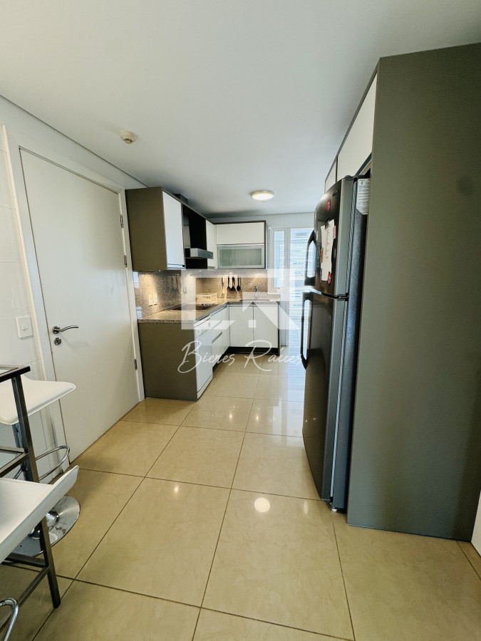 Apartamento ID.722 - En venta. Apartamento en Torre Aquarela. 2 Dormitorios y dep. de servicio. 