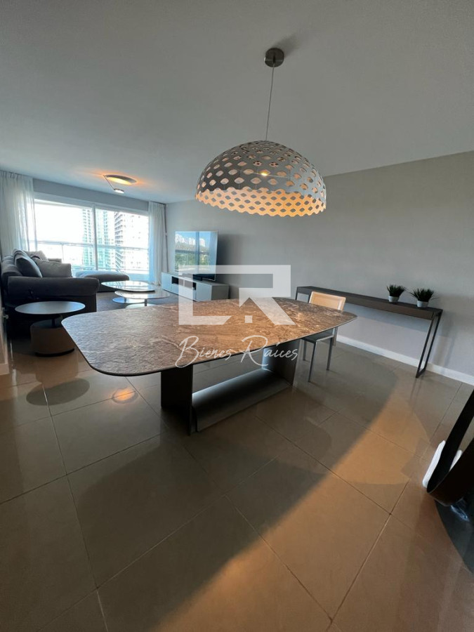 Apartamento ID.936 - Aquarela Alquiler  de 2 dormitorios  y servicio. frente a Playa Mansa