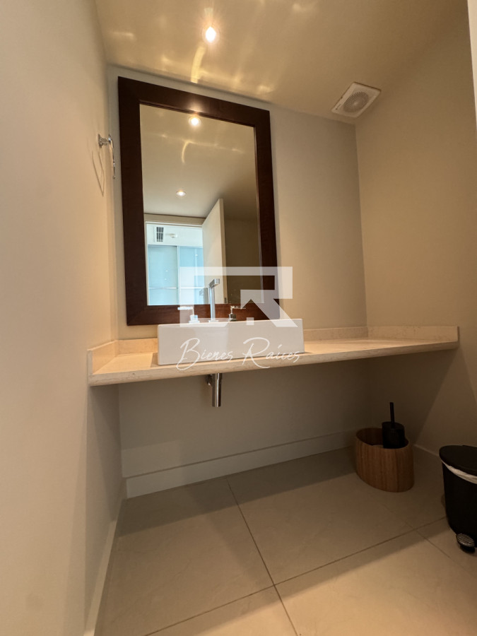 Apartamento ID.739 - Aquarela duplex  4 dormitorios en venta. Playa Mansa. Punta del Este