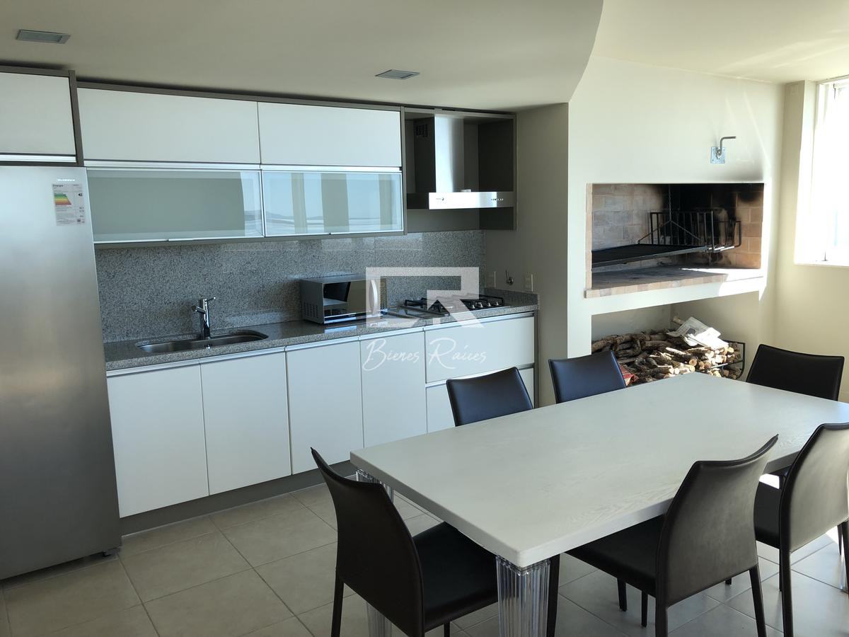 Apartamento ID.743 - Venta y alquiler anual exclusivo Pent House Aquarela  3 dormitorios y dep. 