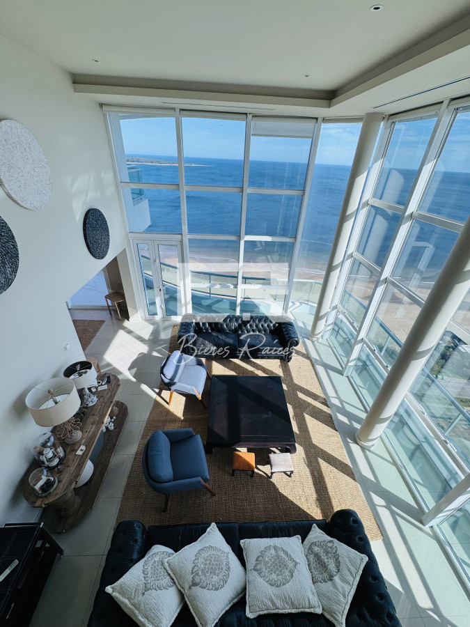 Apartamento ID.739 - Aquarela duplex  4 dormitorios en venta. Playa Mansa. Punta del Este