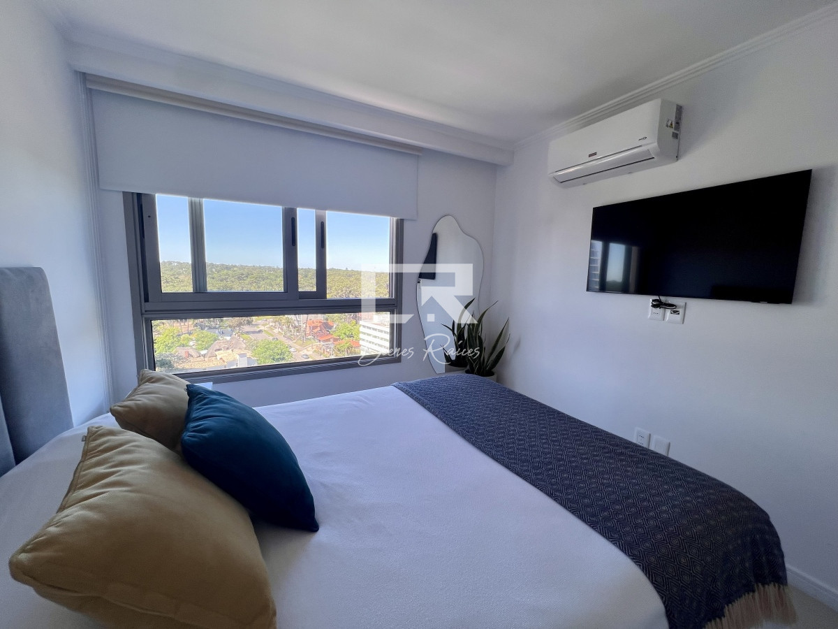 Apartamento ID.813 - Apartamento de 2 dormitorios con servicio de playa. Place Lafayette Playa mansa Punta del Este.