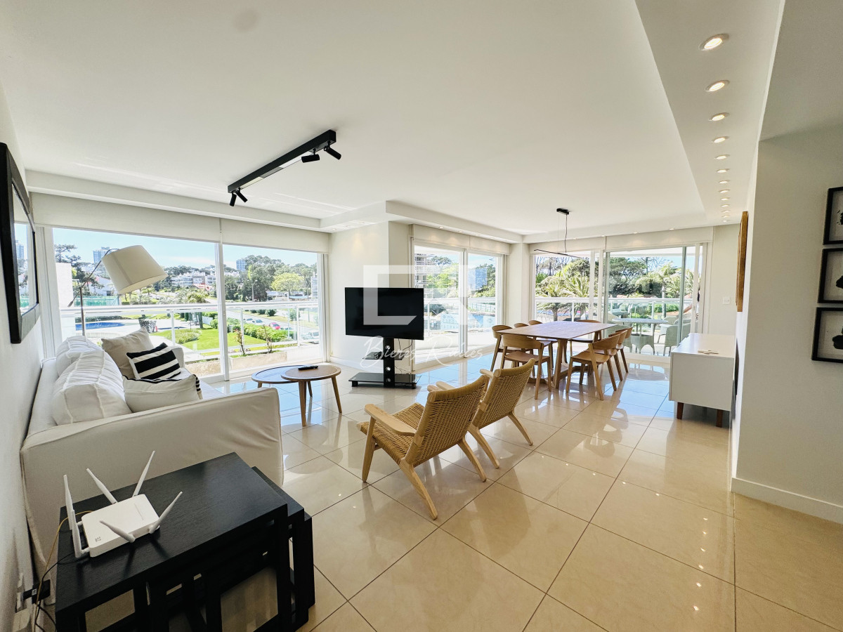 Apartamento ID.722 - En venta. Apartamento en Torre Aquarela. 2 Dormitorios y dep. de servicio. 