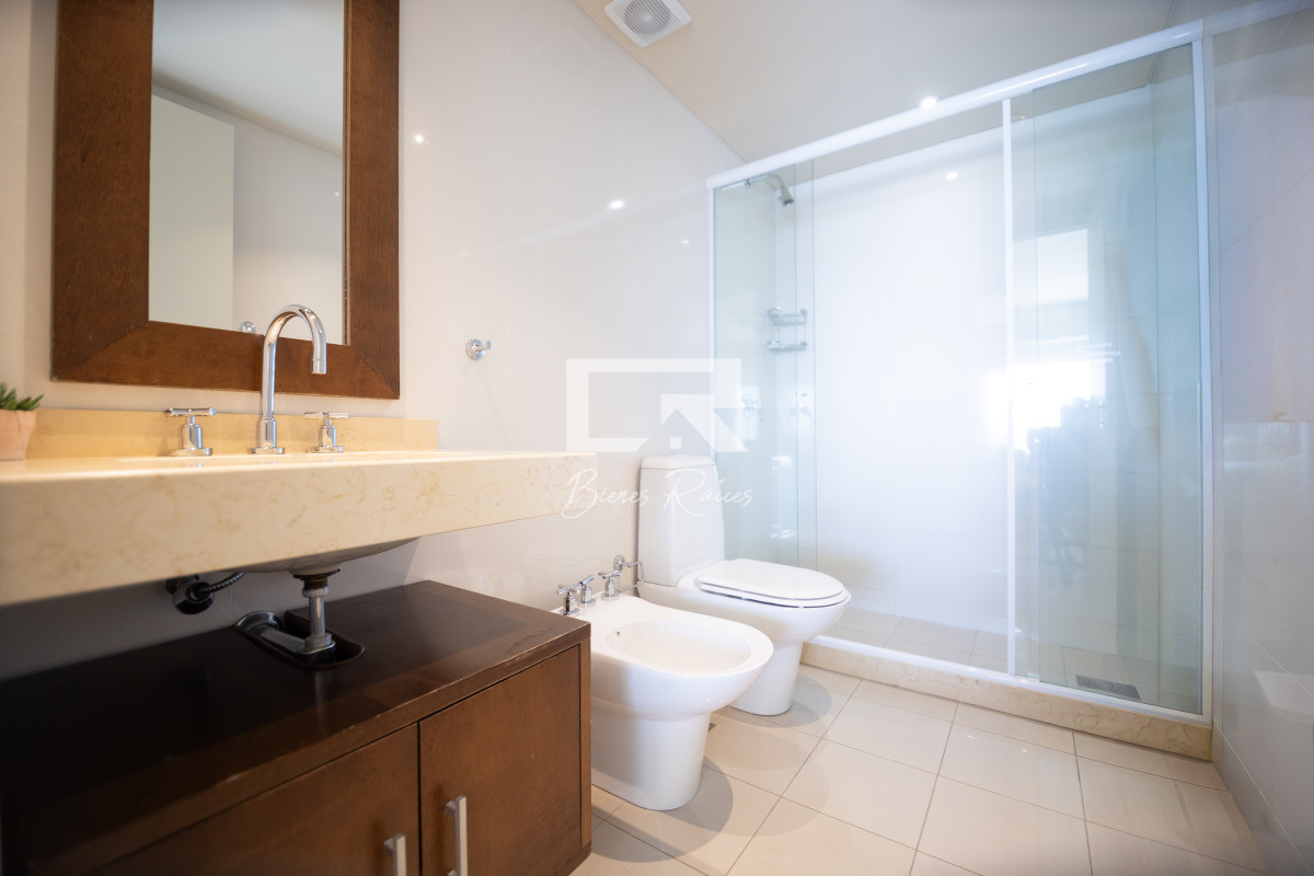 Apartamento ID.739 - Aquarela duplex  4 dormitorios en venta. Playa Mansa. Punta del Este