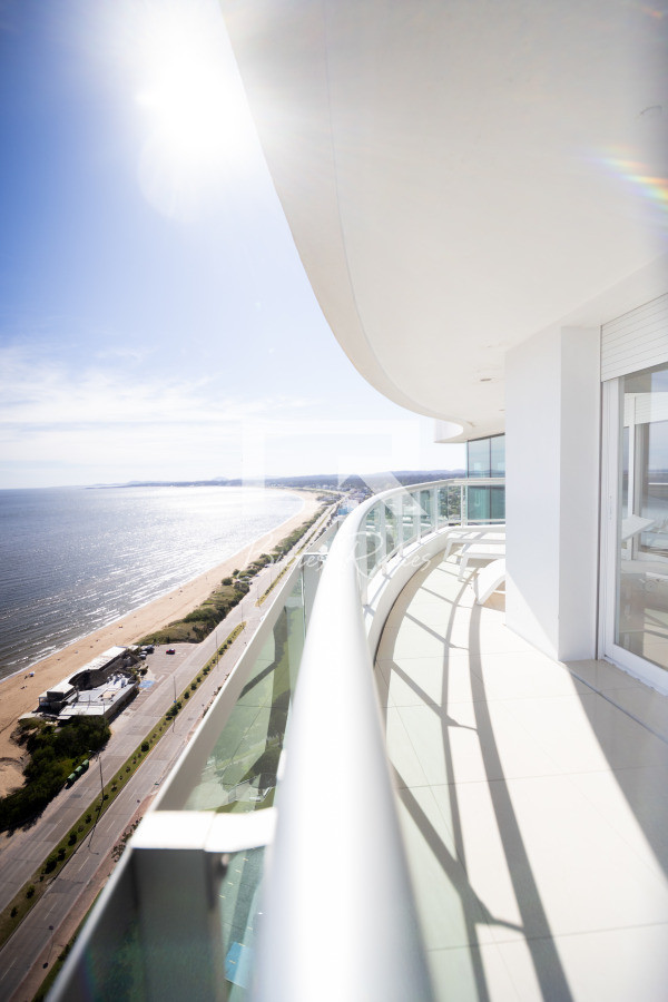 Apartamento ID.739 - Aquarela duplex  4 dormitorios en venta. Playa Mansa. Punta del Este