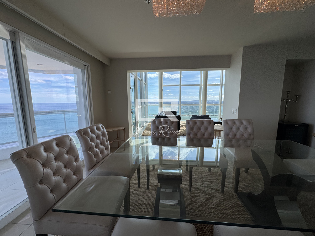 Apartamento ID.739 - Aquarela duplex  4 dormitorios en venta. Playa Mansa. Punta del Este