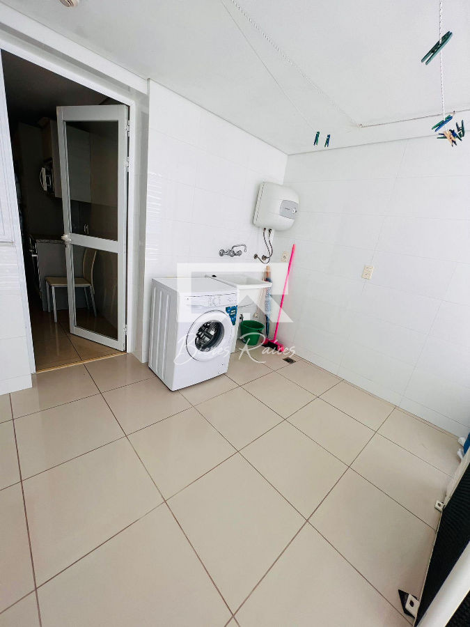 Apartamento ID.936 - Aquarela Alquiler  de 2 dormitorios  y servicio. frente a Playa Mansa