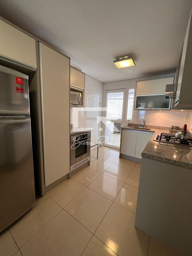 Apartamento ID.936 - Aquarela Alquiler  de 2 dormitorios  y servicio. frente a Playa Mansa