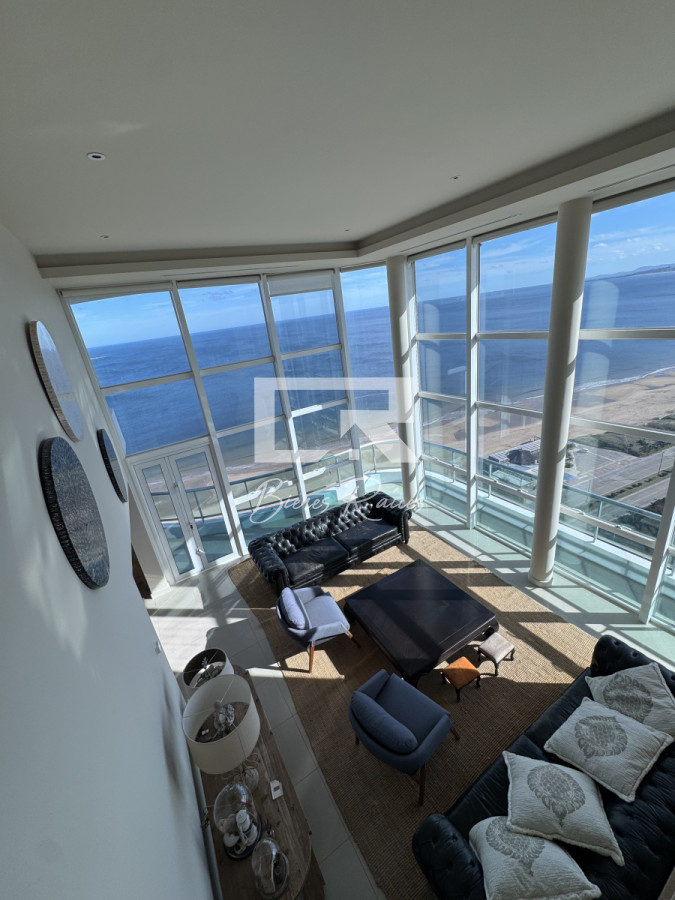 Apartamento ID.739 - Aquarela duplex  4 dormitorios en venta. Playa Mansa. Punta del Este