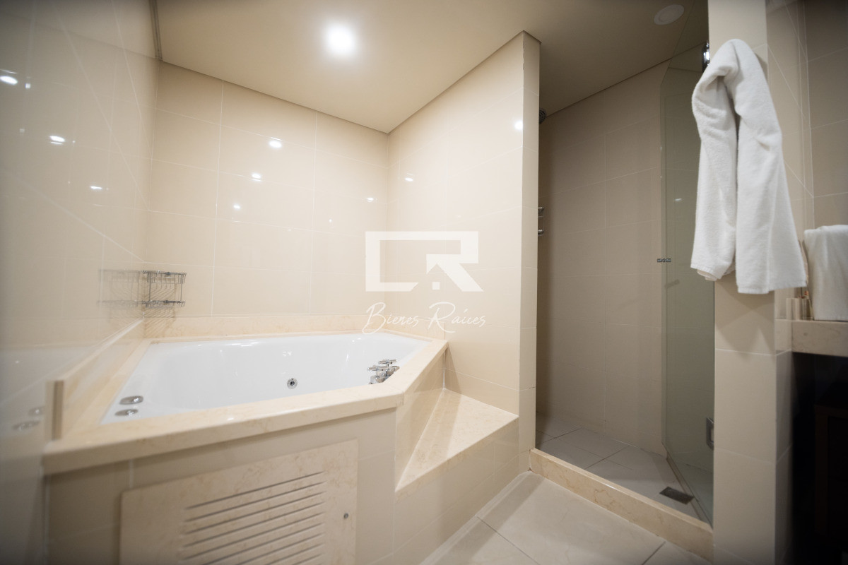 Apartamento ID.739 - Aquarela duplex  4 dormitorios en venta. Playa Mansa. Punta del Este