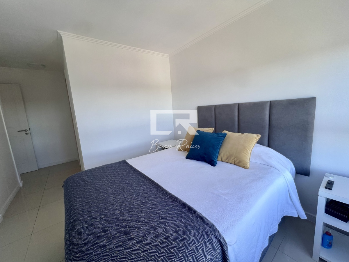 Apartamento ID.813 - Apartamento de 2 dormitorios con servicio de playa. Place Lafayette Playa mansa Punta del Este.