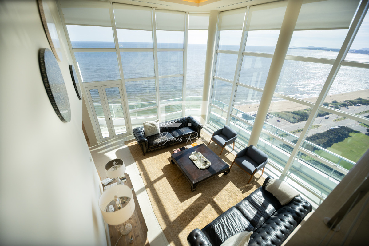 Apartamento ID.739 - Aquarela duplex  4 dormitorios en venta. Playa Mansa. Punta del Este