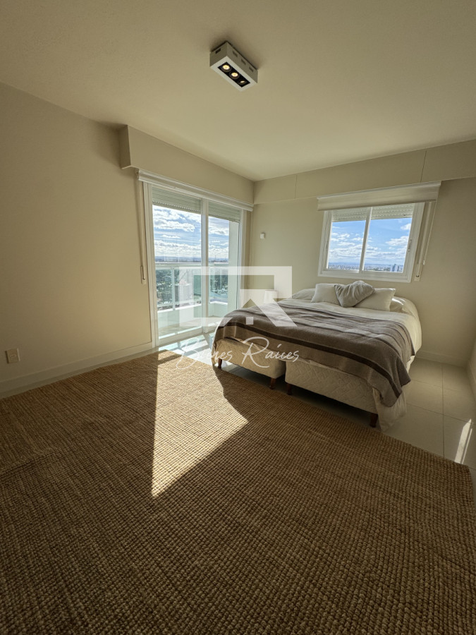 Apartamento ID.739 - Aquarela duplex  4 dormitorios en venta. Playa Mansa. Punta del Este