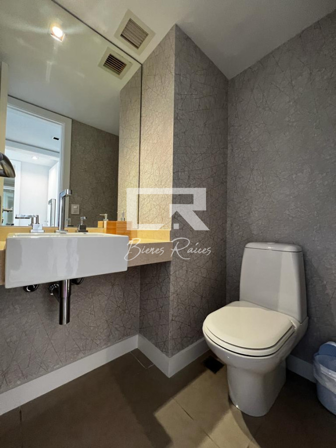 Apartamento ID.936 - Aquarela Alquiler  de 2 dormitorios  y servicio. frente a Playa Mansa