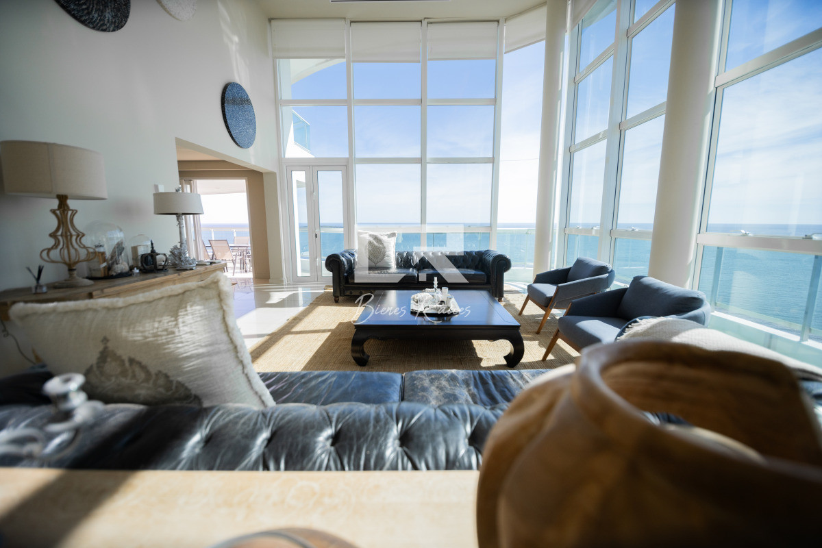 Apartamento ID.739 - Aquarela duplex  4 dormitorios en venta. Playa Mansa. Punta del Este