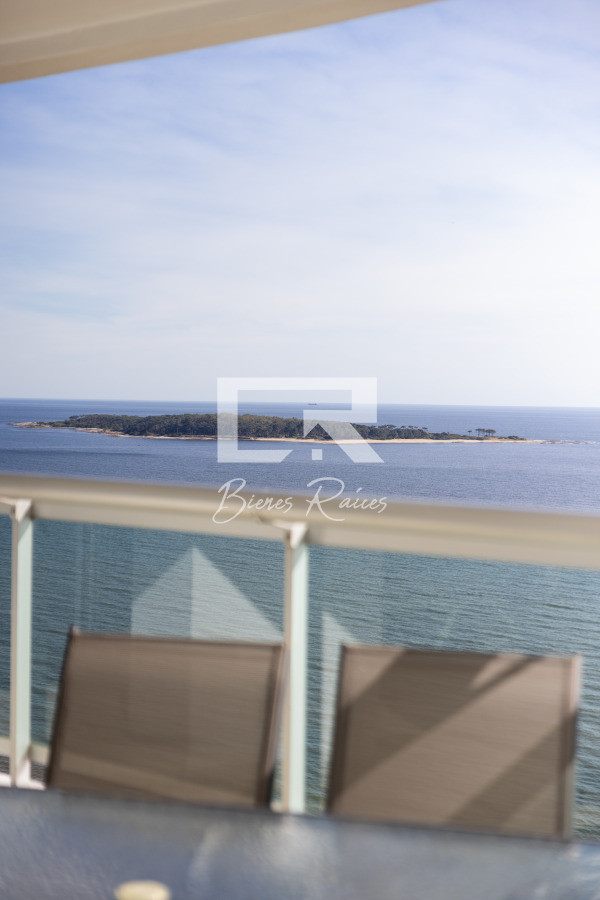 Apartamento ID.739 - Aquarela duplex  4 dormitorios en venta. Playa Mansa. Punta del Este
