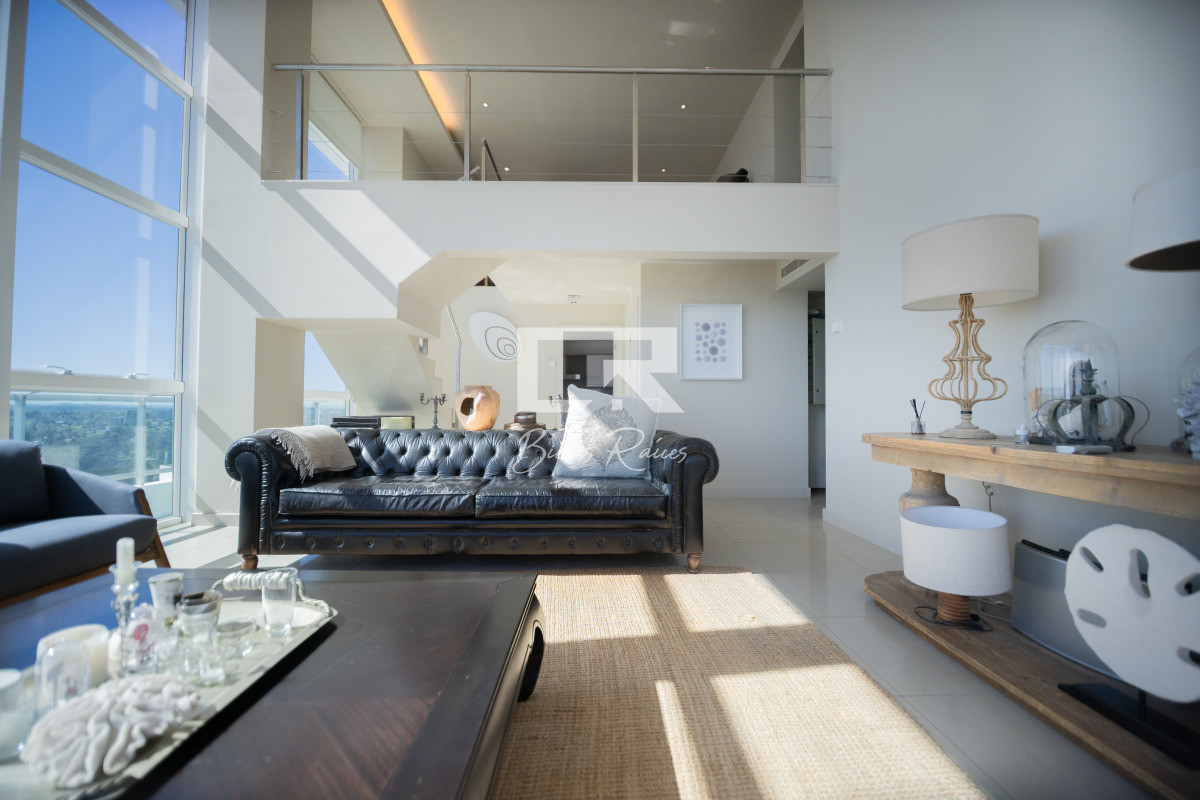 Apartamento ID.739 - Aquarela duplex  4 dormitorios en venta. Playa Mansa. Punta del Este