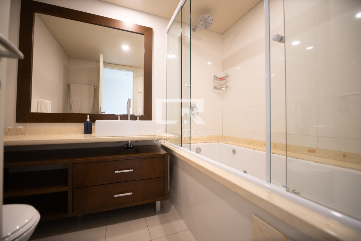 Apartamento ID.739 - Aquarela duplex  4 dormitorios en venta. Playa Mansa. Punta del Este