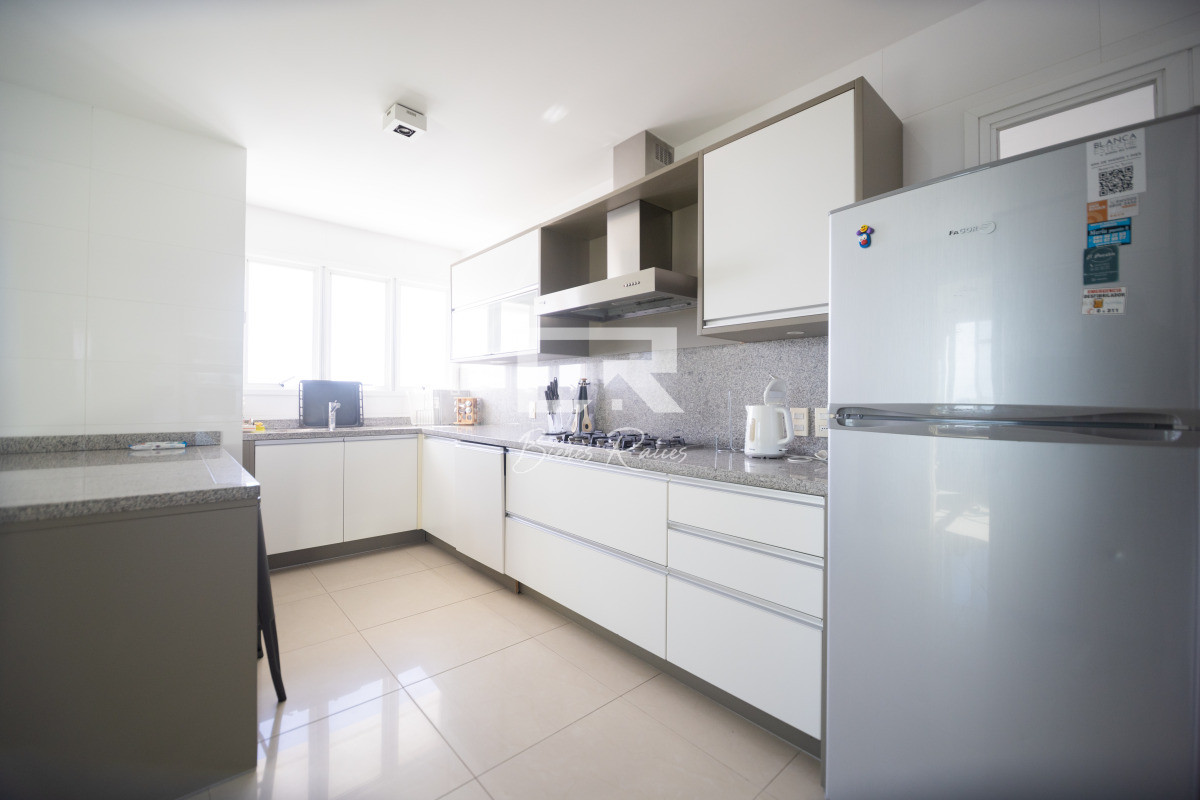Apartamento ID.739 - Aquarela duplex  4 dormitorios en venta. Playa Mansa. Punta del Este