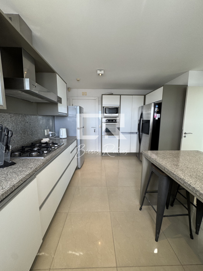 Apartamento ID.739 - Aquarela duplex  4 dormitorios en venta. Playa Mansa. Punta del Este