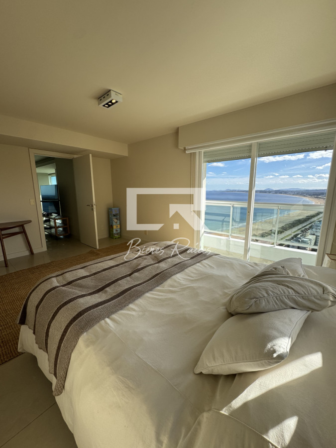 Apartamento ID.739 - Aquarela duplex  4 dormitorios en venta. Playa Mansa. Punta del Este