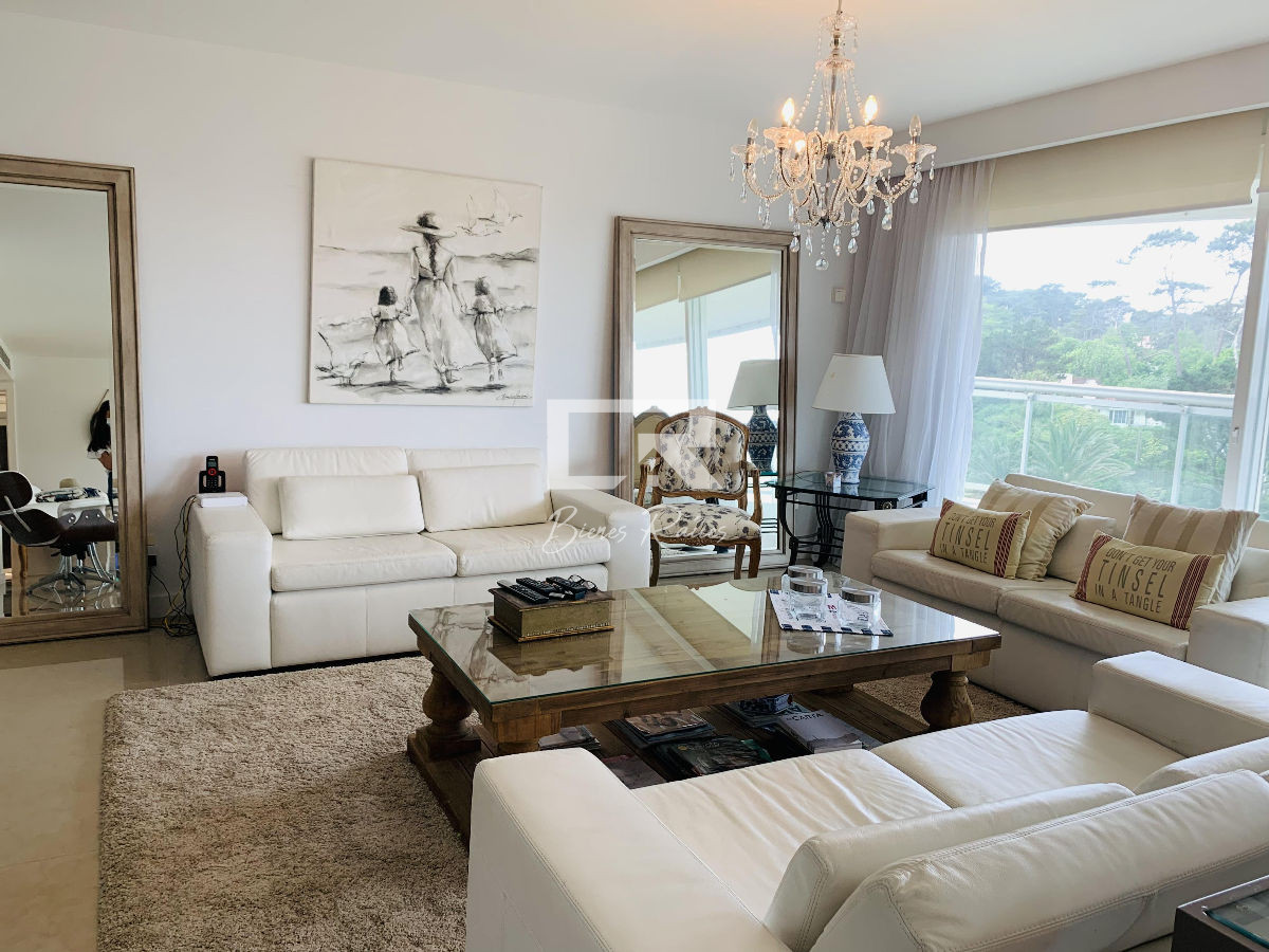 Apartamento ID.808 - Aquarela apartamento en venta de 4 dormitorios  Punta del Este Financia