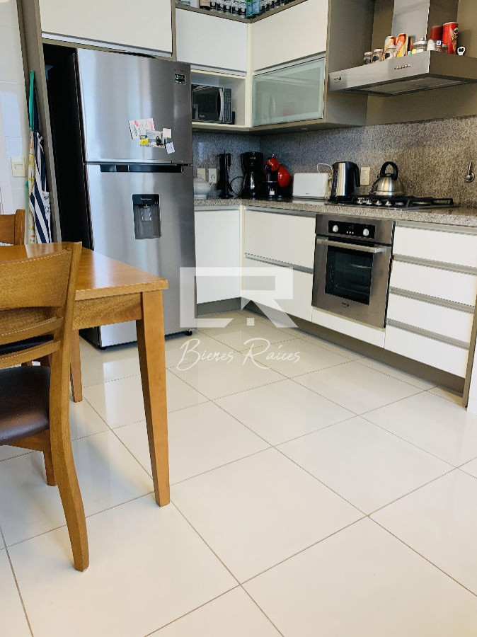 Apartamento ID.808 - Aquarela apartamento en venta de 4 dormitorios  Punta del Este Financia