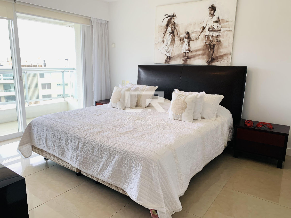Apartamento ID.808 - Aquarela apartamento en venta de 4 dormitorios  Punta del Este Financia