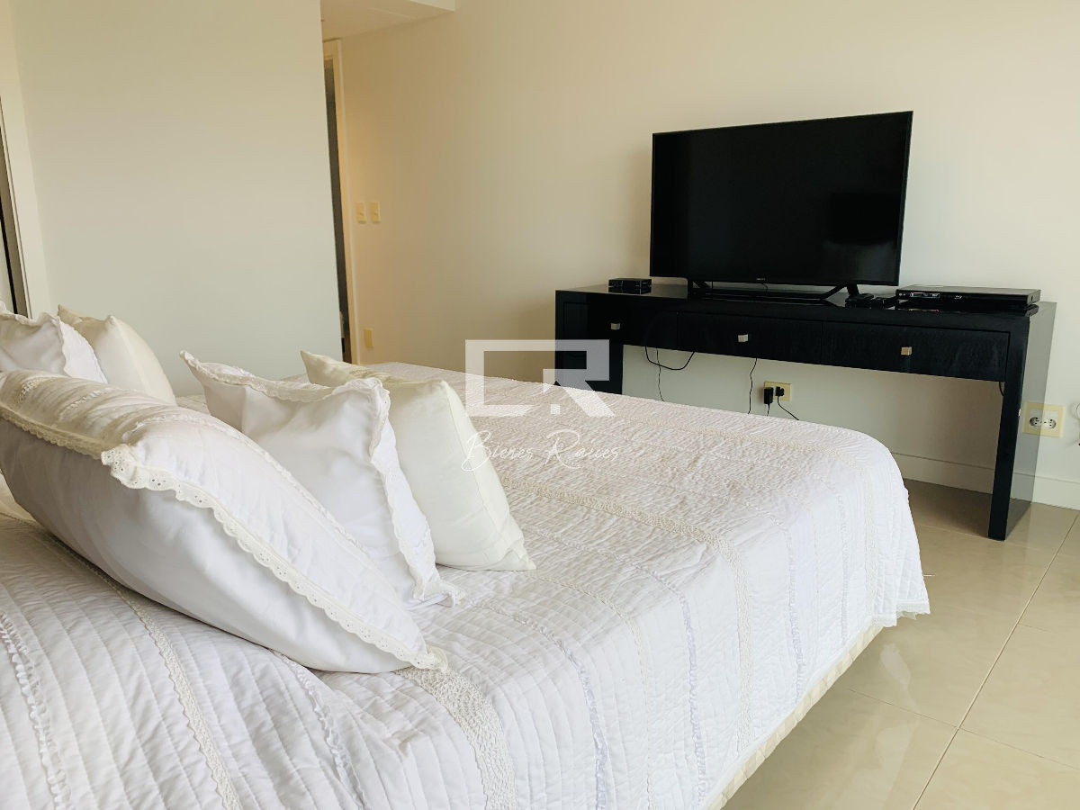 Apartamento ID.808 - Aquarela apartamento en venta de 4 dormitorios  Punta del Este Financia