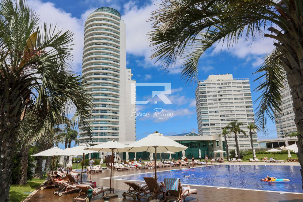Apartamento ID.808 - Aquarela apartamento en venta de 4 dormitorios  Punta del Este Financia
