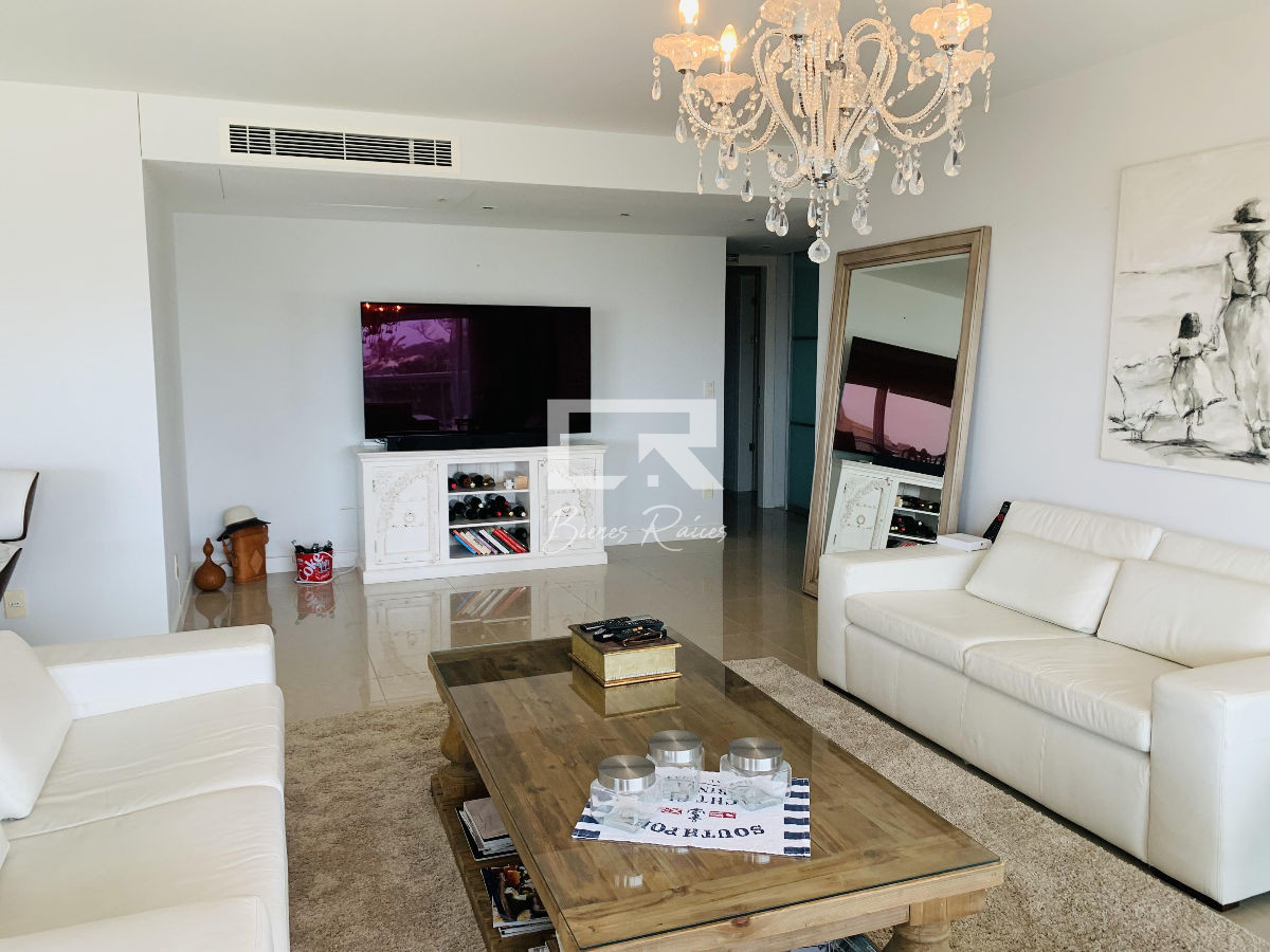 Apartamento ID.808 - Aquarela apartamento en venta de 4 dormitorios  Punta del Este Financia