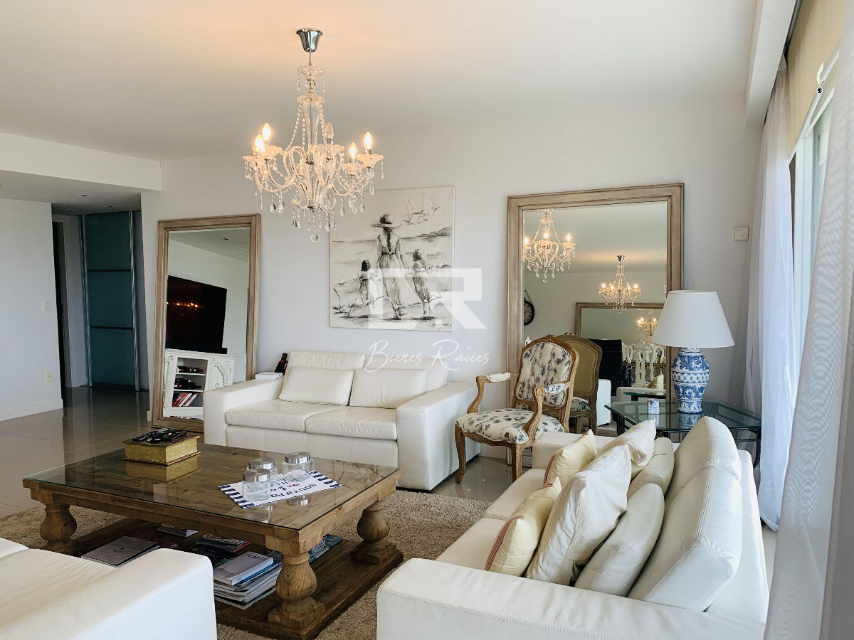 Apartamento ID.808 - Aquarela apartamento en venta de 4 dormitorios  Punta del Este Financia