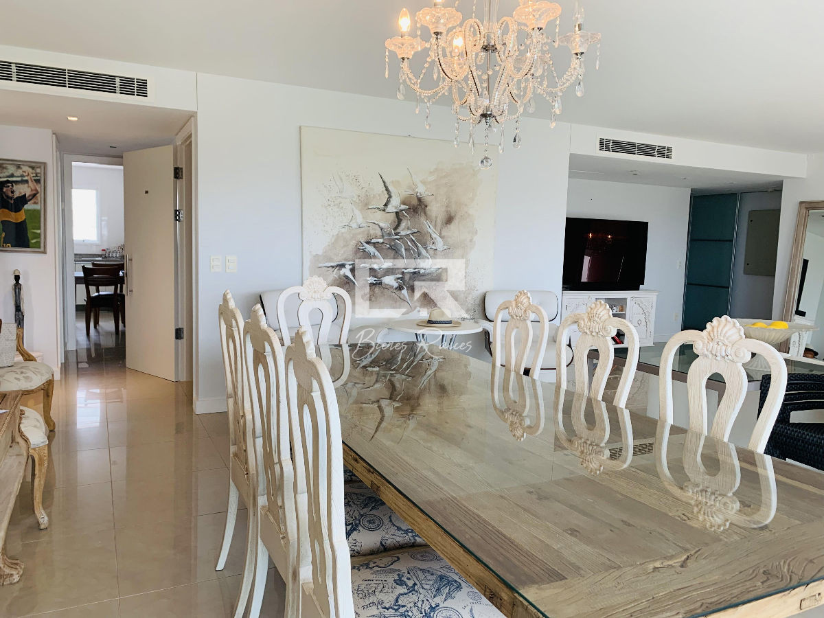 Apartamento ID.808 - Aquarela apartamento en venta de 4 dormitorios  Punta del Este Financia