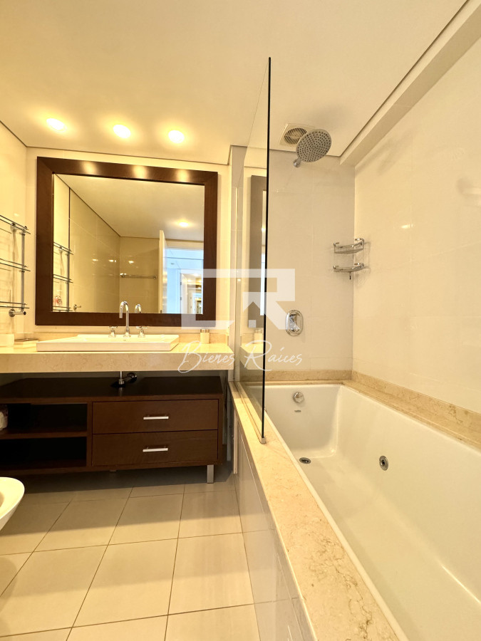 Apartamento ID.722 - En venta. Apartamento en Torre Aquarela. 2 Dormitorios y dep. de servicio. 