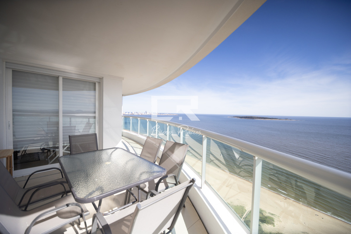 Apartamento ID.739 - Aquarela duplex  4 dormitorios en venta. Playa Mansa. Punta del Este