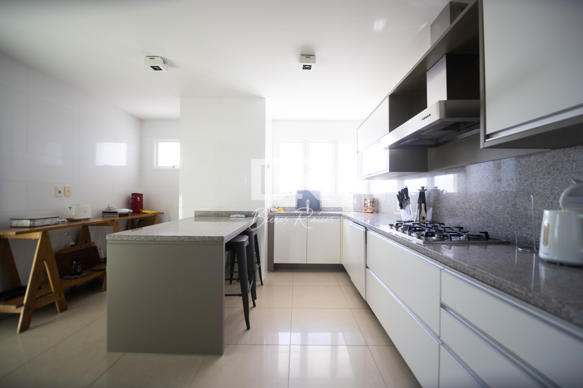 Apartamento ID.739 - Aquarela duplex  4 dormitorios en venta. Playa Mansa. Punta del Este