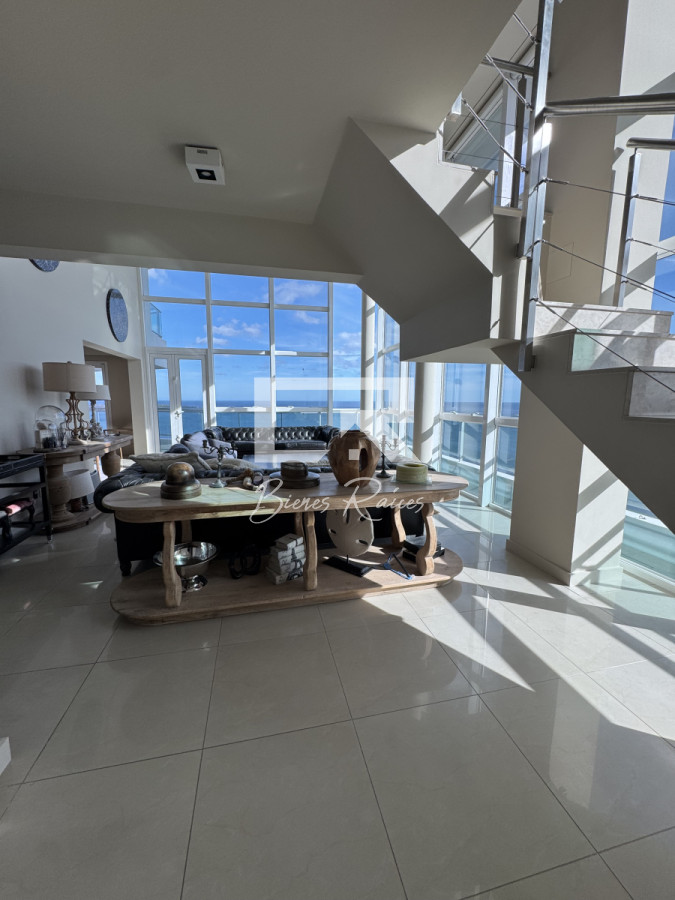 Apartamento ID.739 - Aquarela duplex  4 dormitorios en venta. Playa Mansa. Punta del Este