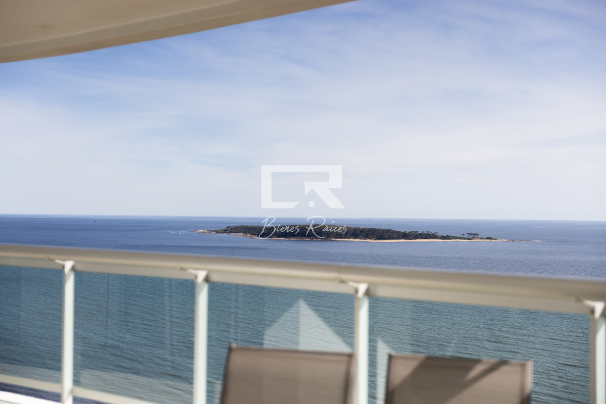 Apartamento ID.739 - Aquarela duplex  4 dormitorios en venta. Playa Mansa. Punta del Este
