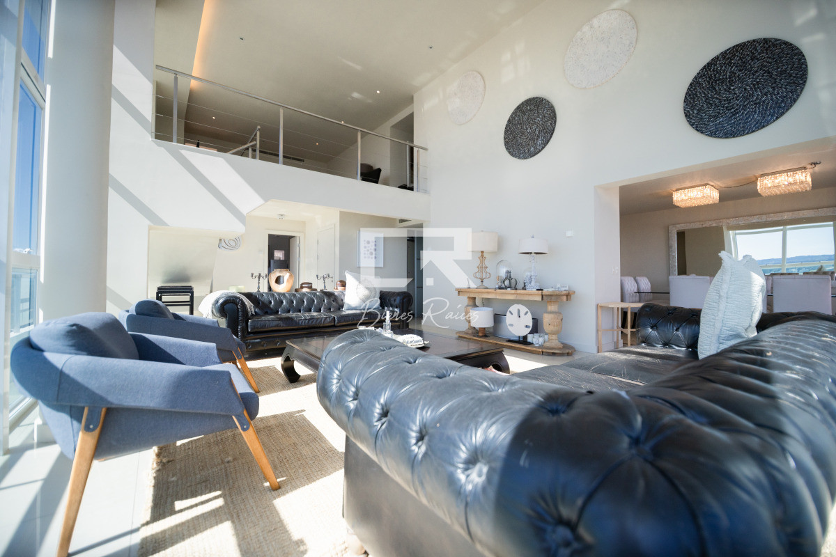 Apartamento ID.739 - Aquarela duplex  4 dormitorios en venta. Playa Mansa. Punta del Este